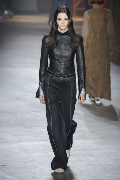 Look 10